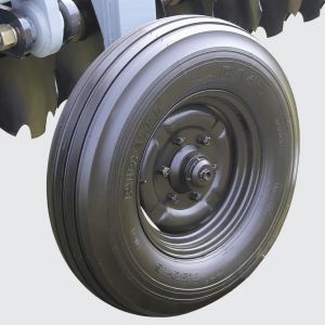 Tires 750x16 for transport. 